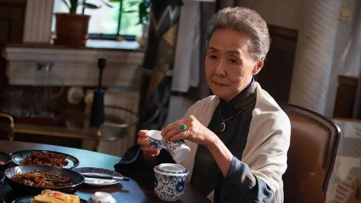 Nữ diễn viên 87 tuổi được Lưu Đức Hoa xin số điện thoại đã định nghĩa lại tuổi trẻ - Ảnh 1. Nữ diễn viên 87 tuổi được Lưu Đức Hoa xin số điện thoại đã định nghĩa lại tuổi trẻ - Ảnh 1.