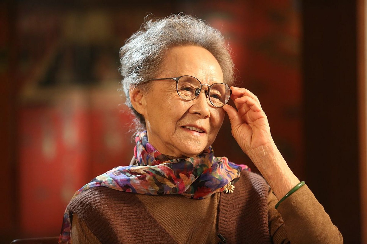 Nữ diễn viên 87 tuổi được Lưu Đức Hoa xin số điện thoại đã định nghĩa lại tuổi trẻ - Ảnh 5. Nữ diễn viên 87 tuổi được Lưu Đức Hoa xin số điện thoại đã định nghĩa lại tuổi trẻ - Ảnh 5.