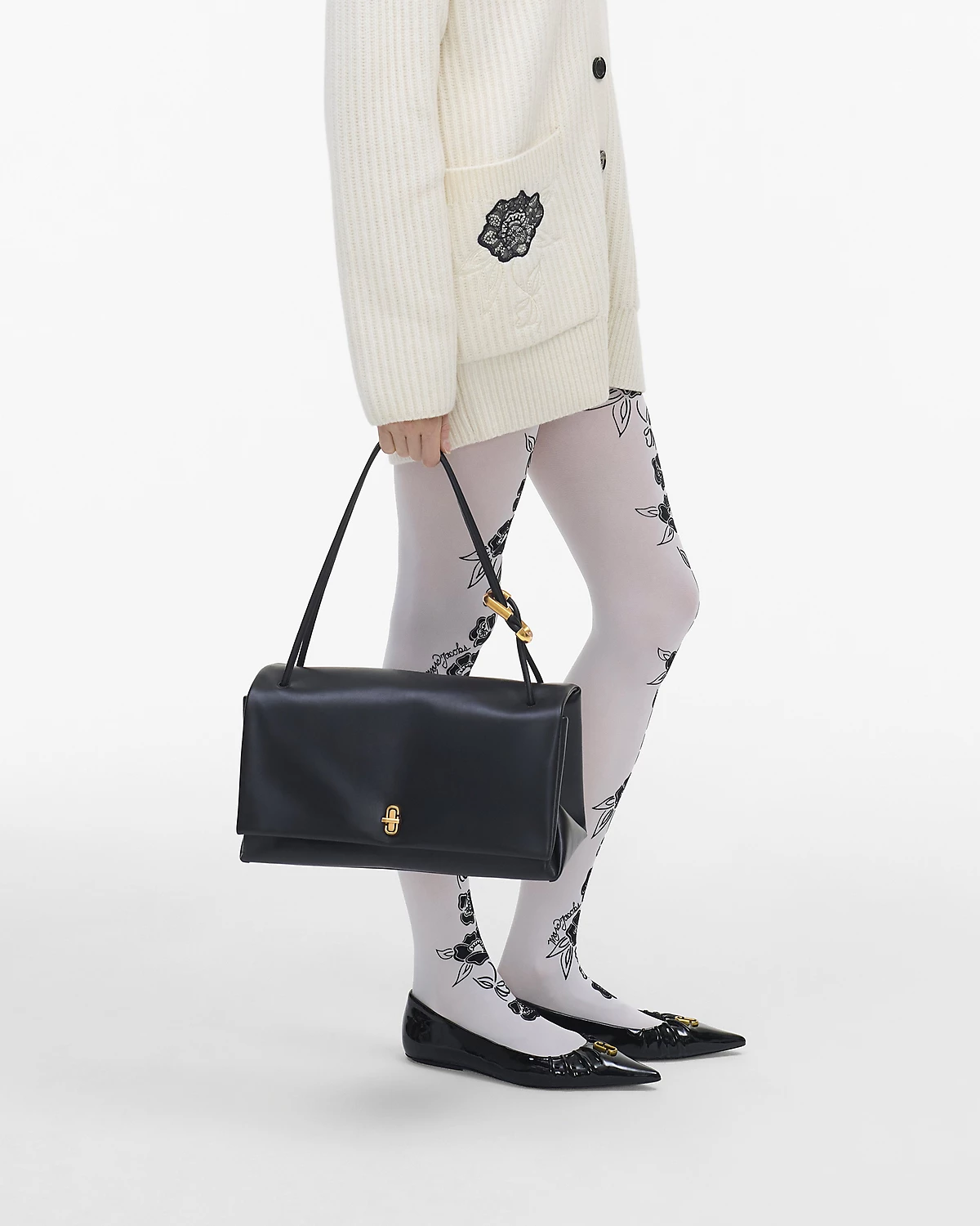 Mẫu túi tối giản nhưng không hề đơn giản của Marc Jacobs- Ảnh 5. Mẫu túi tối giản nhưng không hề đơn giản của Marc Jacobs- Ảnh 5.