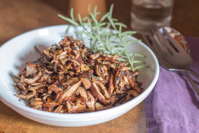 black-pepper-shiitake-mushrooms-cooked-eatsimplefoodcom-1740748202579768129109-1740786993700-17407869937882101174556.jpg