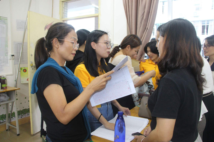 Phụ huynh TP.HCM đăng ảnh tin nhắn riêng tư, công khai cả tên trường: Hàng loạt người khuyên &quot;để cho thầy cô yên!&quot; - Ảnh 3.