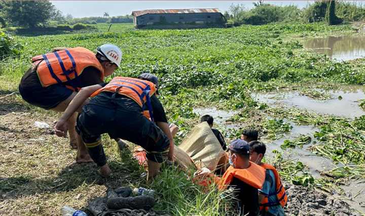 Tìm thấy thi thể 3 thanh niên bị nước hút vào cống ở Bến Tre - Ảnh 1.