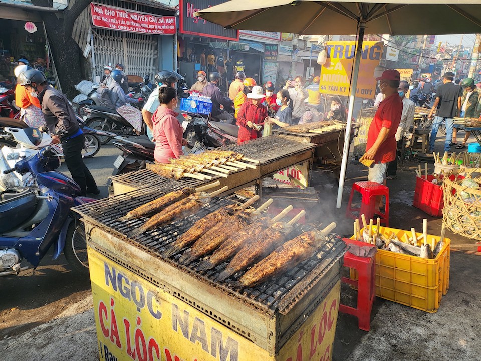 Ngày vía Thần Tài: Ngoài vàng, người miền Tây còn mua gì để tài lộc kéo về, may mắn cả năm? - Ảnh 2.