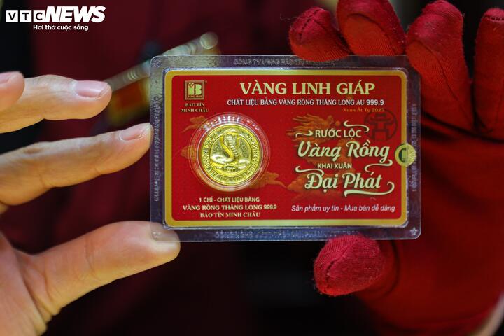 Giá vàng lên 'đỉnh', người dân cấp tập bán chốt lời, lãi hàng trăm triệu đồng - Ảnh 12.