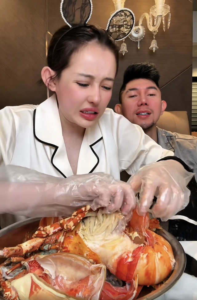 Kinh hoàng sao nữ Vbiz mukbang đồ ăn có sán nhưng nuốt trọn không nhận ra- Ảnh 3.