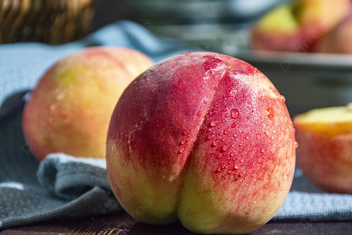 pngtree-close-up-of-sweet-and-juicy-peaches-in-the-afternoon-indoor-picture-image_1505562.jpg