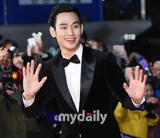 Netizen &quot;đào&quot; lại những hình ảnh năm 2015, khi Kim Soo Hyun 28 tuổi và Kim Sae Ron 15 tuổi - Ảnh 4.