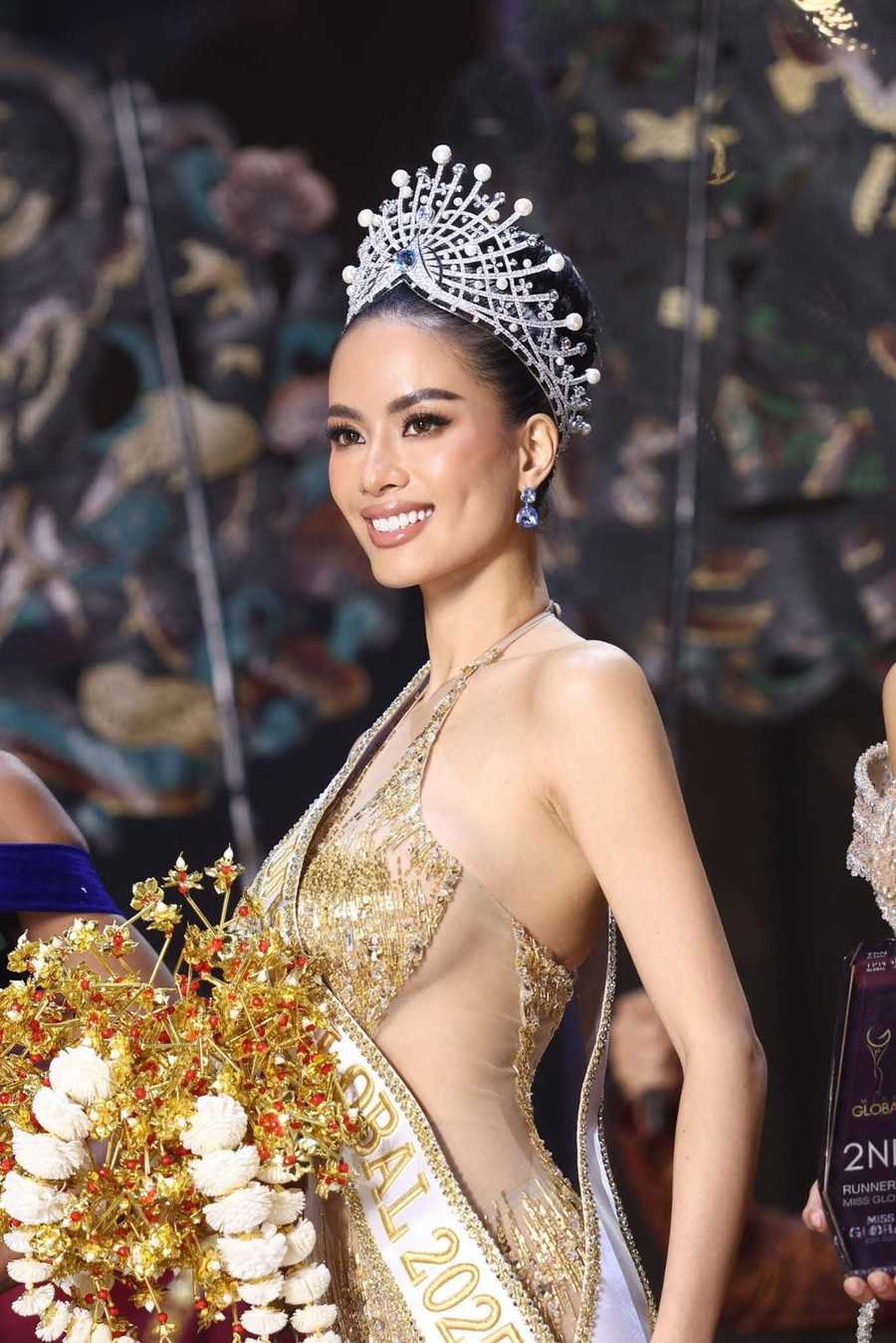 Chuyên trang sắc đẹp đình đám thế giới chúc mừng Như Vân đăng quang Miss Global - Ảnh 4.