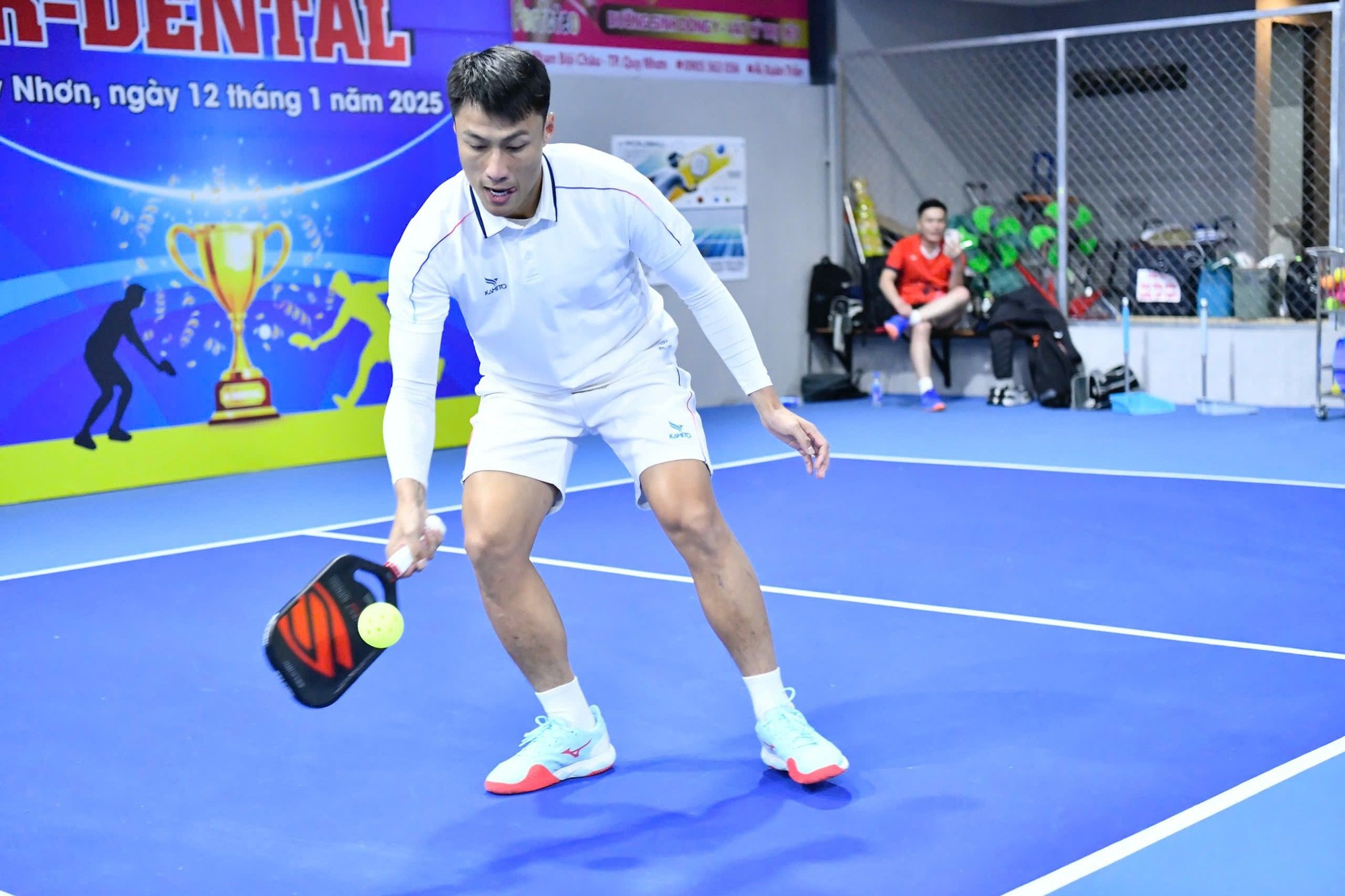 Nàng siêu mẫu rời showbiz lấy chồng cầu thủ: Cuộc sống bình yên, ngày đi chơi pickleball tối chốt đơn- Ảnh 4.