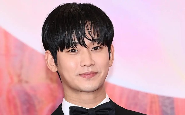 kim-soo-hyun8-1708-4987-1741668198392-1741668198491949098049-0-0-403-645-crop-1741668269988751762467.jpg