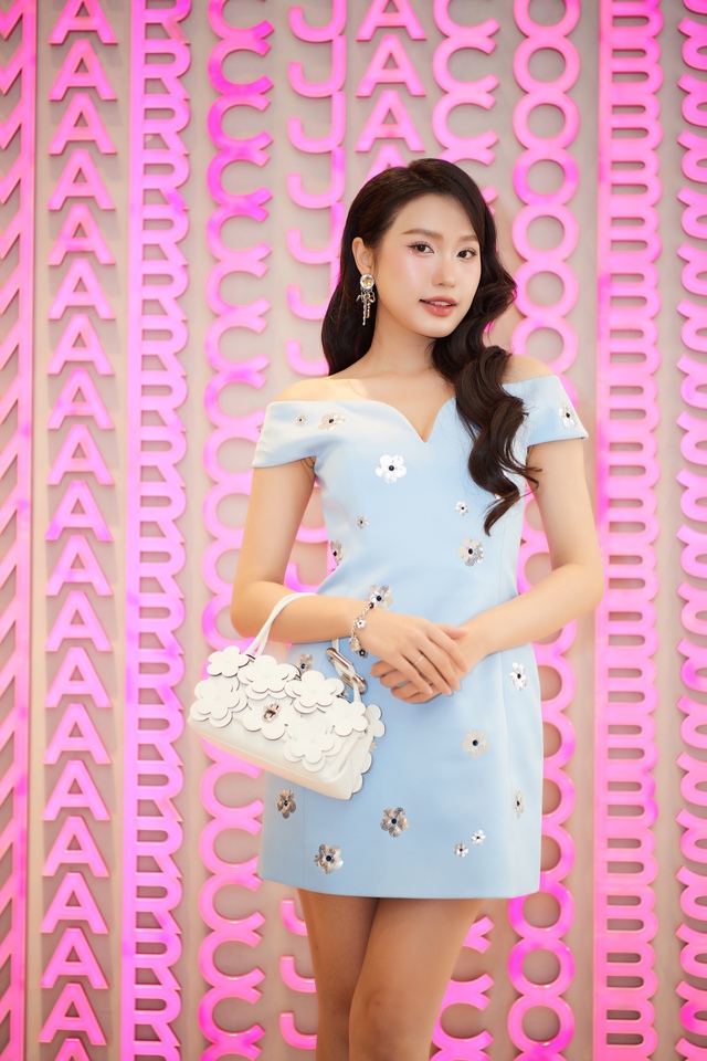 Doãn Hải My, Mẫn Tiên và dàn KOL nổi tiếng cùng đón chào mẫu túi Marc Jacobs The Dual cực hot- Ảnh 2. Doãn Hải My, Mẫn Tiên và dàn KOL nổi tiếng cùng đón chào mẫu túi Marc Jacobs The Dual cực hot- Ảnh 2.
