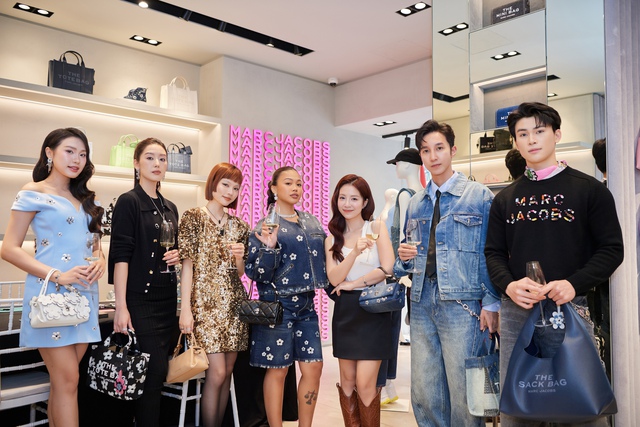 Doãn Hải My, Mẫn Tiên và dàn KOL nổi tiếng cùng đón chào mẫu túi Marc Jacobs The Dual cực hot- Ảnh 1. Doãn Hải My, Mẫn Tiên và dàn KOL nổi tiếng cùng đón chào mẫu túi Marc Jacobs The Dual cực hot- Ảnh 1.