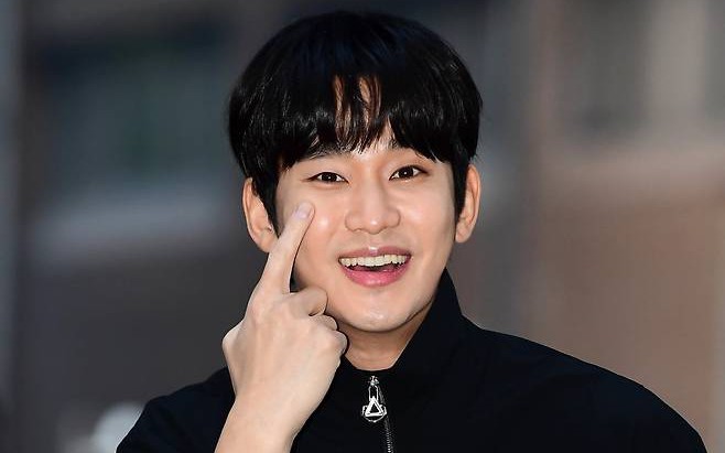 Kim Soo Hyun tiếp tục bị chỉ trích: 