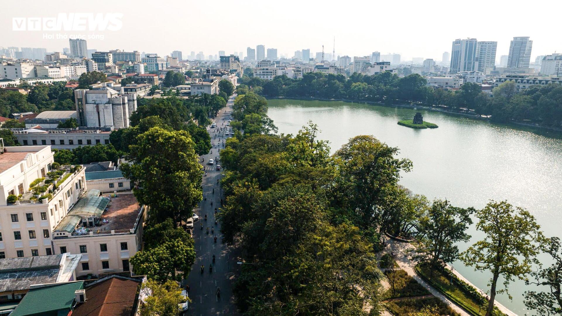 Cảnh sống chật chội, tạm bợ của các hộ dân trong diện di dời khỏi phố cổ Hà Nội - Ảnh 2.