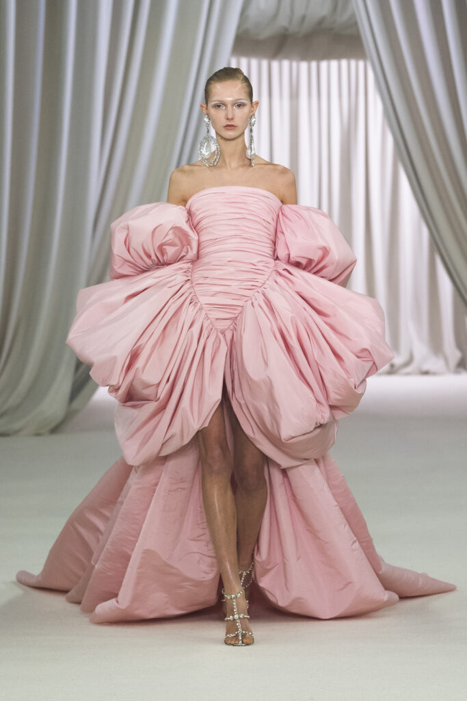 giambattistavallihc23look01-683x1024-1741878789335-1741878789624171816417-1741944943466-17419449435431131081144.jpg