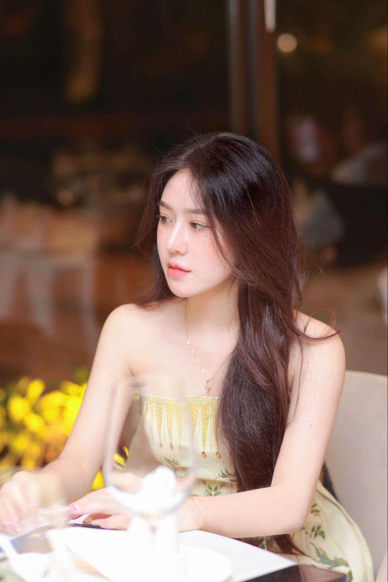 Cô gái 9X chia sẻ góc khuất nghề Idol Live: Thu nhập trăm triệu nhưng thường xuyên nhận bình luận khiếm nhã - Ảnh 3. Cô gái 9X chia sẻ góc khuất nghề Idol Live: Thu nhập trăm triệu nhưng thường xuyên nhận bình luận khiếm nhã - Ảnh 3.