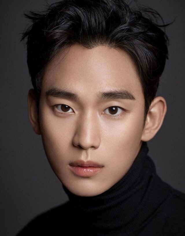 kim-soo-hyun-goldmedalist-2-640x-17421798859101875773885-1742187922652-1742187927985165988666.jpg