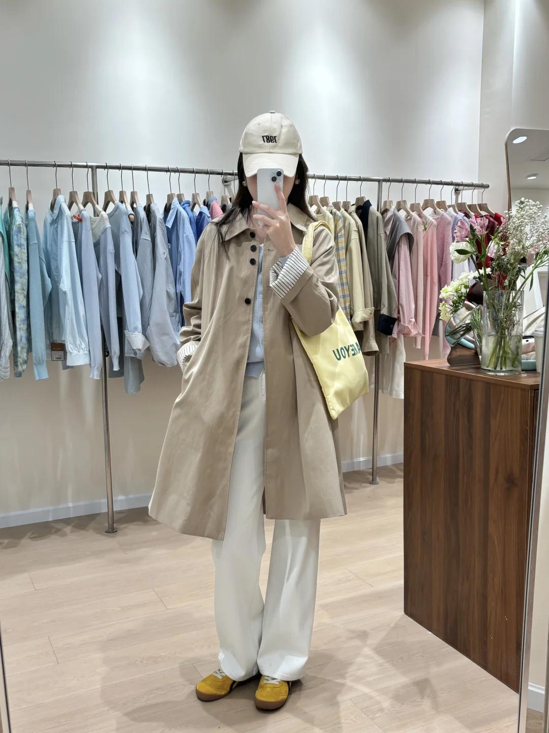 Năm nay "quần trắng" hot quá rồi, mặc thế này vừa sang trọng vừa thời thượng! - Ảnh 2. Năm nay "quần trắng" hot quá rồi, mặc thế này vừa sang trọng vừa thời thượng! - Ảnh 2.