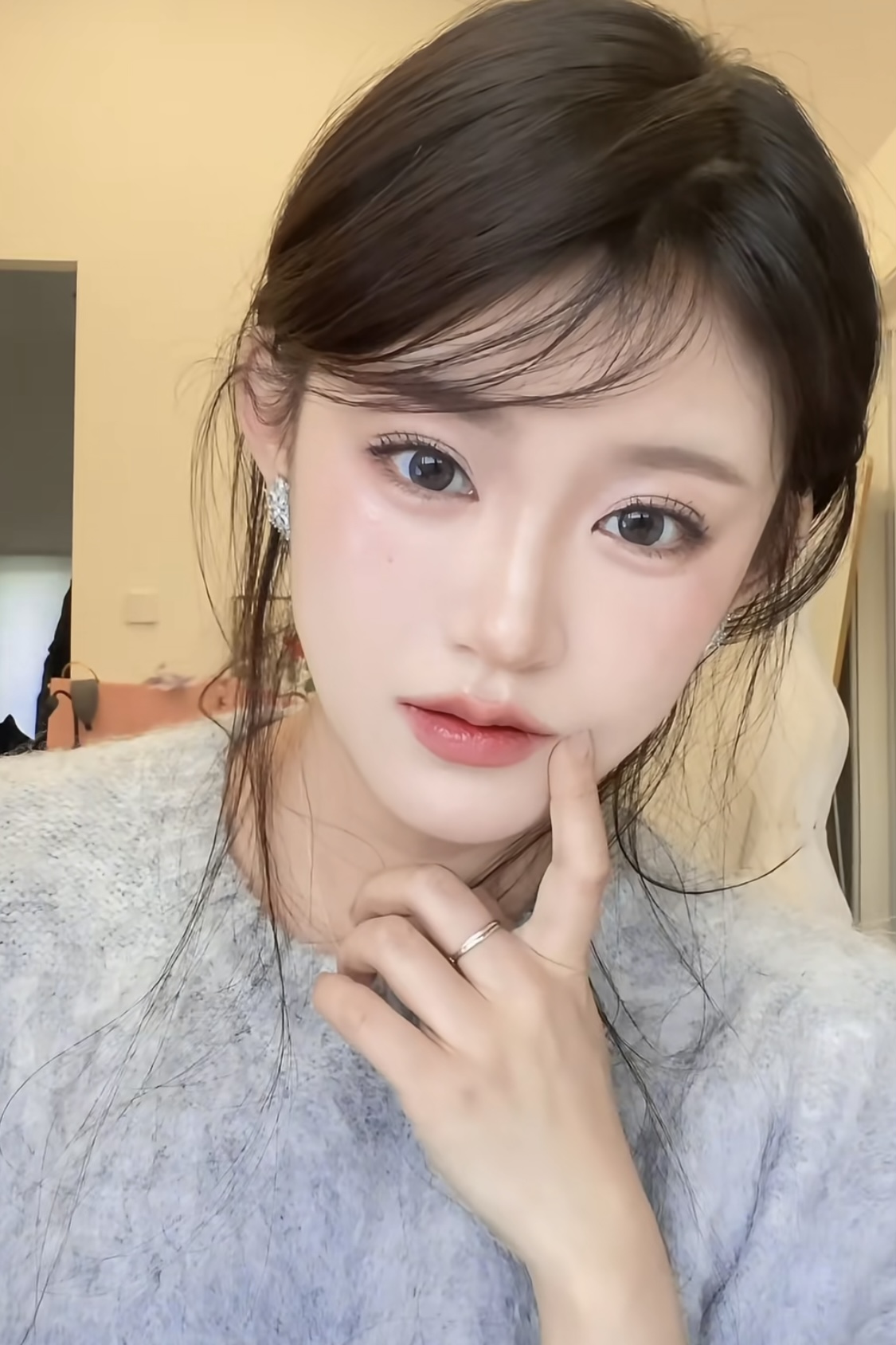 Kim Ji Won tái hiện combo viral tại event, gọi là 