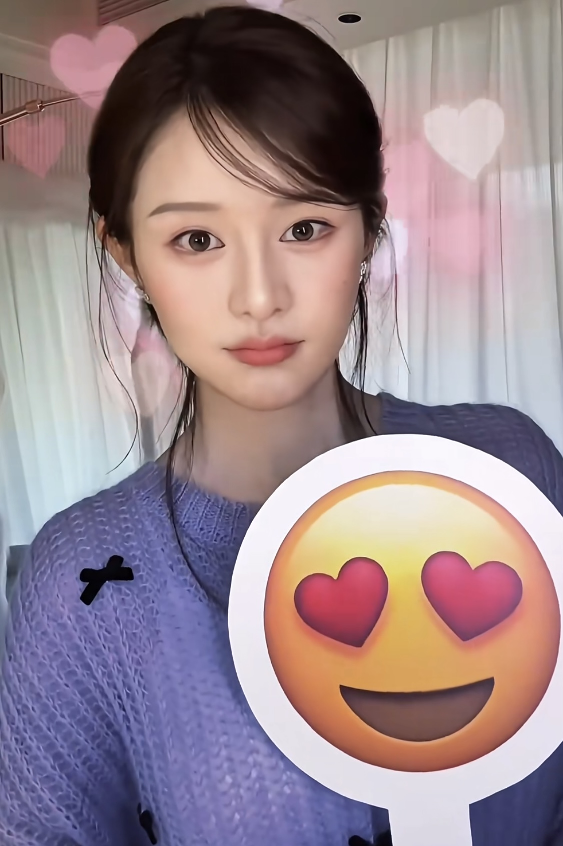 Kim Ji Won tái hiện combo viral tại event, gọi là 