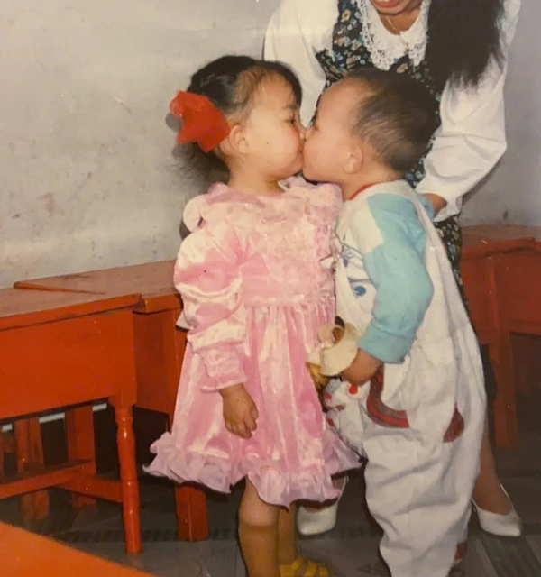 Đi ngược về qu&aacute; khứ ghen tu&ocirc;ng với chồng v&agrave; bạn học lớp mẫu gi&aacute;o khiến tất cả thốt l&ecirc;n: Chị thắng!- Ảnh 2.