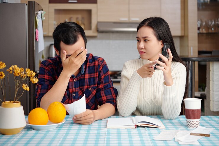 Mẹ vợ đến nhà chơi, chồng tôi đã bưng ra đĩa rau luộc và đĩa cá, mẹ tôi vừa ngửi qua thì nổi giận đùng đùng - Ảnh 1. Mẹ vợ đến nhà chơi, chồng tôi đã bưng ra đĩa rau luộc và đĩa cá, mẹ tôi vừa ngửi qua thì nổi giận đùng đùng - Ảnh 1.