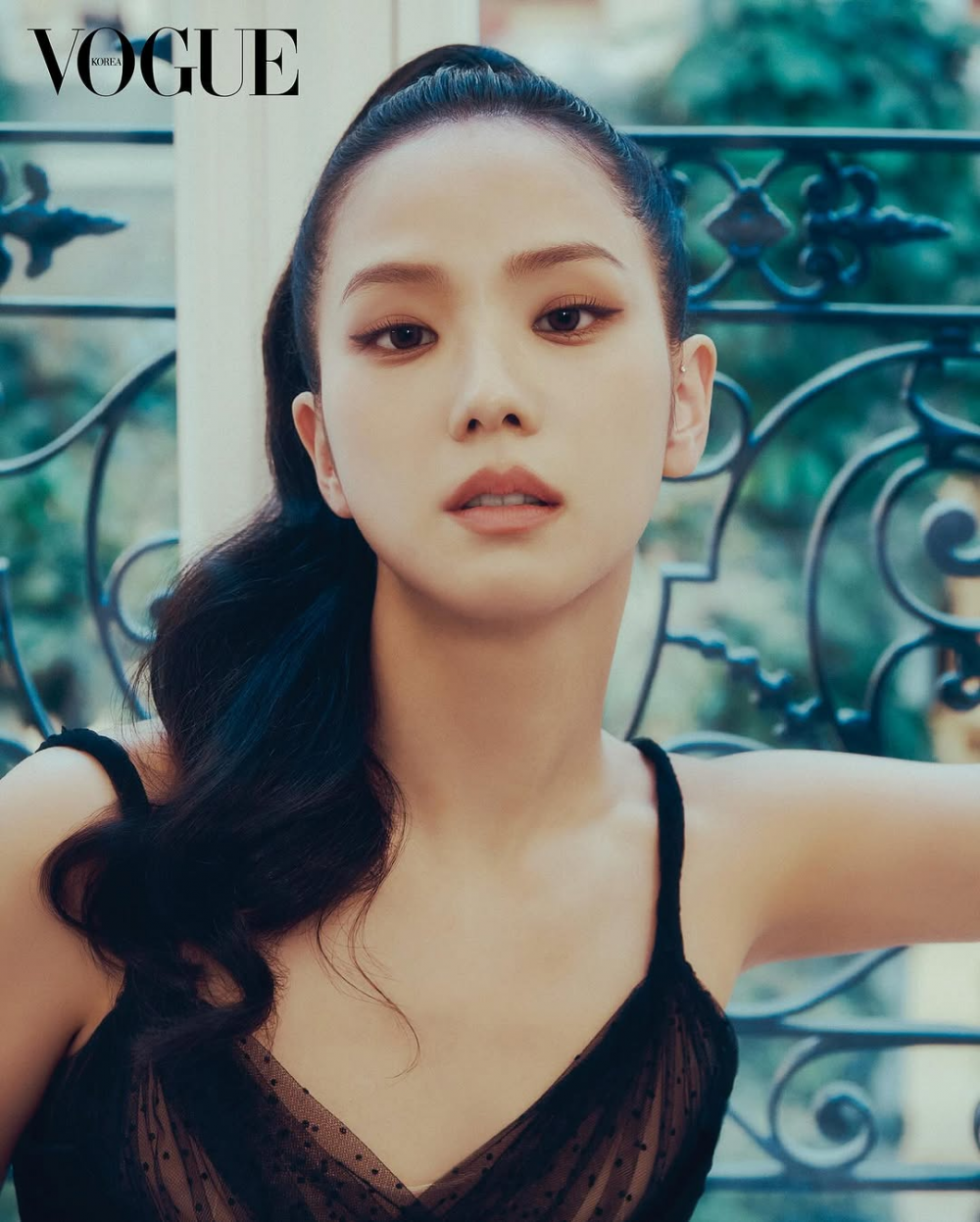 Jisoo (BLACKPINK) thanh lịch trên tạp chí Vogue Hàn Quốc - Ảnh 3.