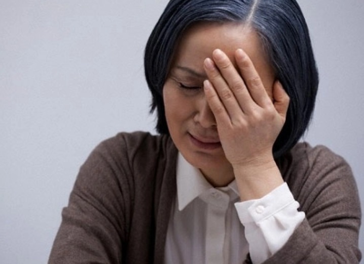 Dọn nhà lỡ tay làm vỡ chiếc bình hoa, con rể nói mẹ vợ 1 câu, tôi lặng lẽ ôm túi vàng ra xe trở về quê sống - Ảnh 1. Dọn nhà lỡ tay làm vỡ chiếc bình hoa, con rể nói mẹ vợ 1 câu, tôi lặng lẽ ôm túi vàng ra xe trở về quê sống - Ảnh 1.