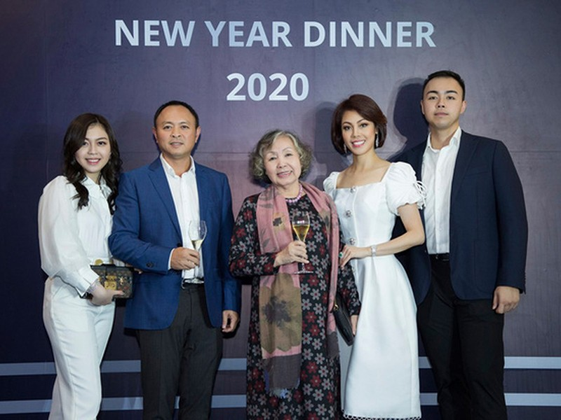 Thiên kim tiểu thư của gia tộc Sơn Kim: - Ảnh 1. Thiên kim tiểu thư của gia tộc Sơn Kim: - Ảnh 1.