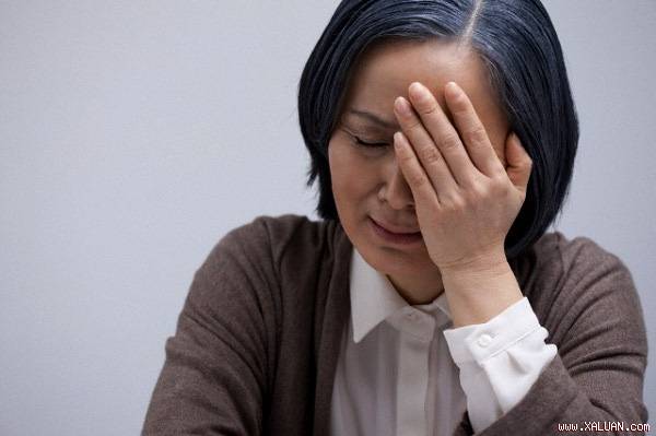 Chứng kiến con gái từ học sinh giỏi bỗng tụt hạng thảm hại, mẹ bất lực than trời: "Tôi thực sự không biết phải làm sao!” - Ảnh 2.
