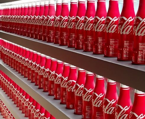 Coca-Cola bán gần 900 triệu lít, lãi hàng trăm tỷ ở Việt Nam, là thị trường lớn thứ ba sau Trung Quốc và Mỹ - Ảnh 1.