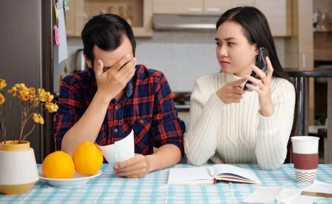 Hớn hở vì cưới được vợ đẹp, tròn 2 tháng sau, anh tôi phải sang nhà cầu cứu bố mẹ, còn kể những chuyện không chấp nhận được - Ảnh 1. Hớn hở vì cưới được vợ đẹp, tròn 2 tháng sau, anh tôi phải sang nhà cầu cứu bố mẹ, còn kể những chuyện không chấp nhận được - Ảnh 1.
