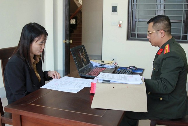 Mẹ của cựu đội trưởng U11 Sông Lam Nghệ An bị khởi tố vì làm giả hồ sơ gian lận tuổi con - Ảnh 1. Mẹ của cựu đội trưởng U11 Sông Lam Nghệ An bị khởi tố vì làm giả hồ sơ gian lận tuổi con - Ảnh 1.