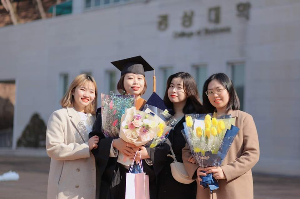 Bán đất cho con học đại học, sống tằn tiện khổ sở chỉ để con ra trường kiếm lương 5 triệu: Không nên để chi phí giáo dục bào rỗng tài sản gia đình!- Ảnh 1. Bán đất cho con học đại học, sống tằn tiện khổ sở chỉ để con ra trường kiếm lương 5 triệu: Không nên để chi phí giáo dục bào rỗng tài sản gia đình!- Ảnh 1.