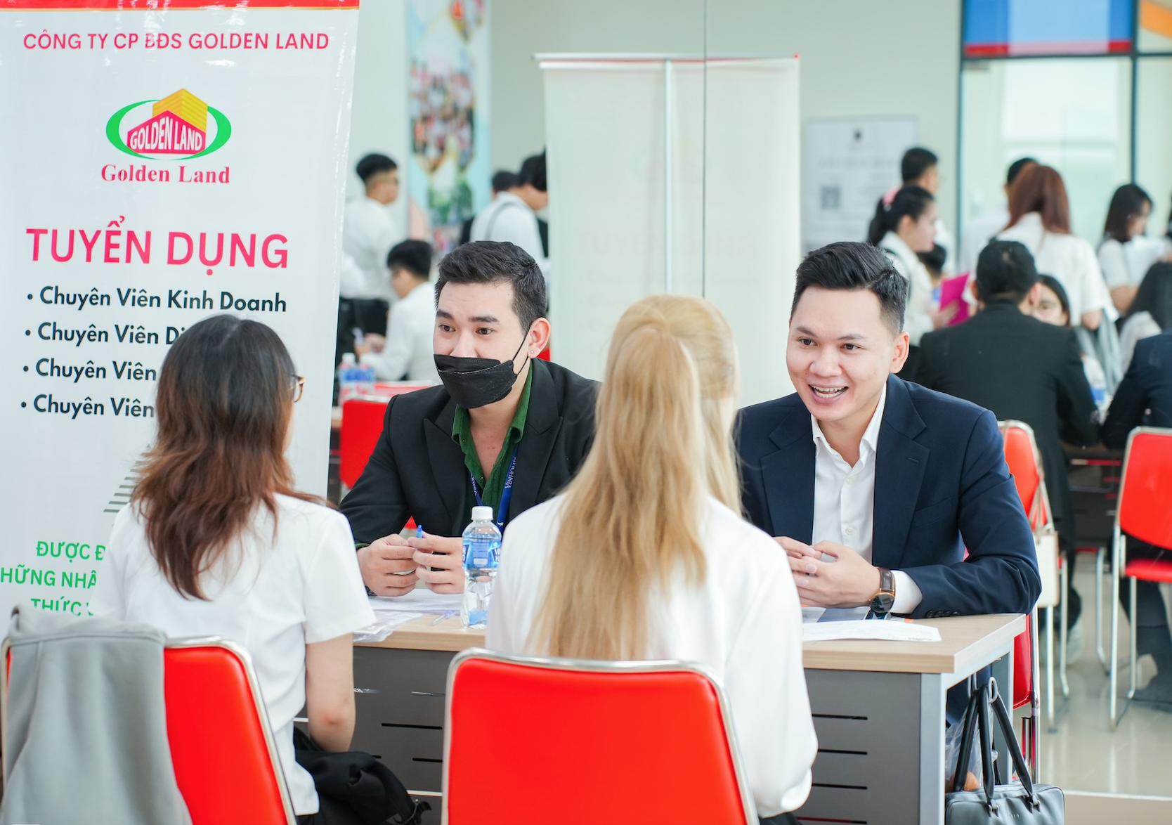 Dự báo &quot;sốc&quot; về nhu cầu tuyển dụng trong quý II- Ảnh 1.