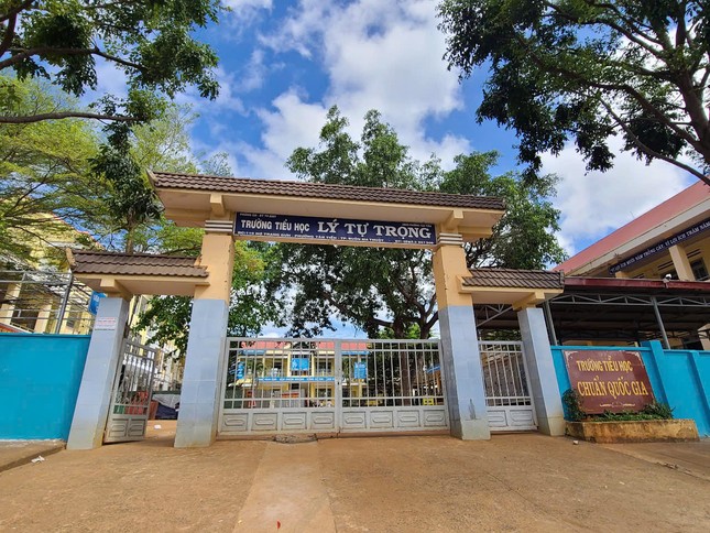 Kỷ luật, phạt tiền nữ giáo viên hành xử thiếu chuẩn mực với học sinh - Ảnh 1. Kỷ luật, phạt tiền nữ giáo viên hành xử thiếu chuẩn mực với học sinh - Ảnh 1.