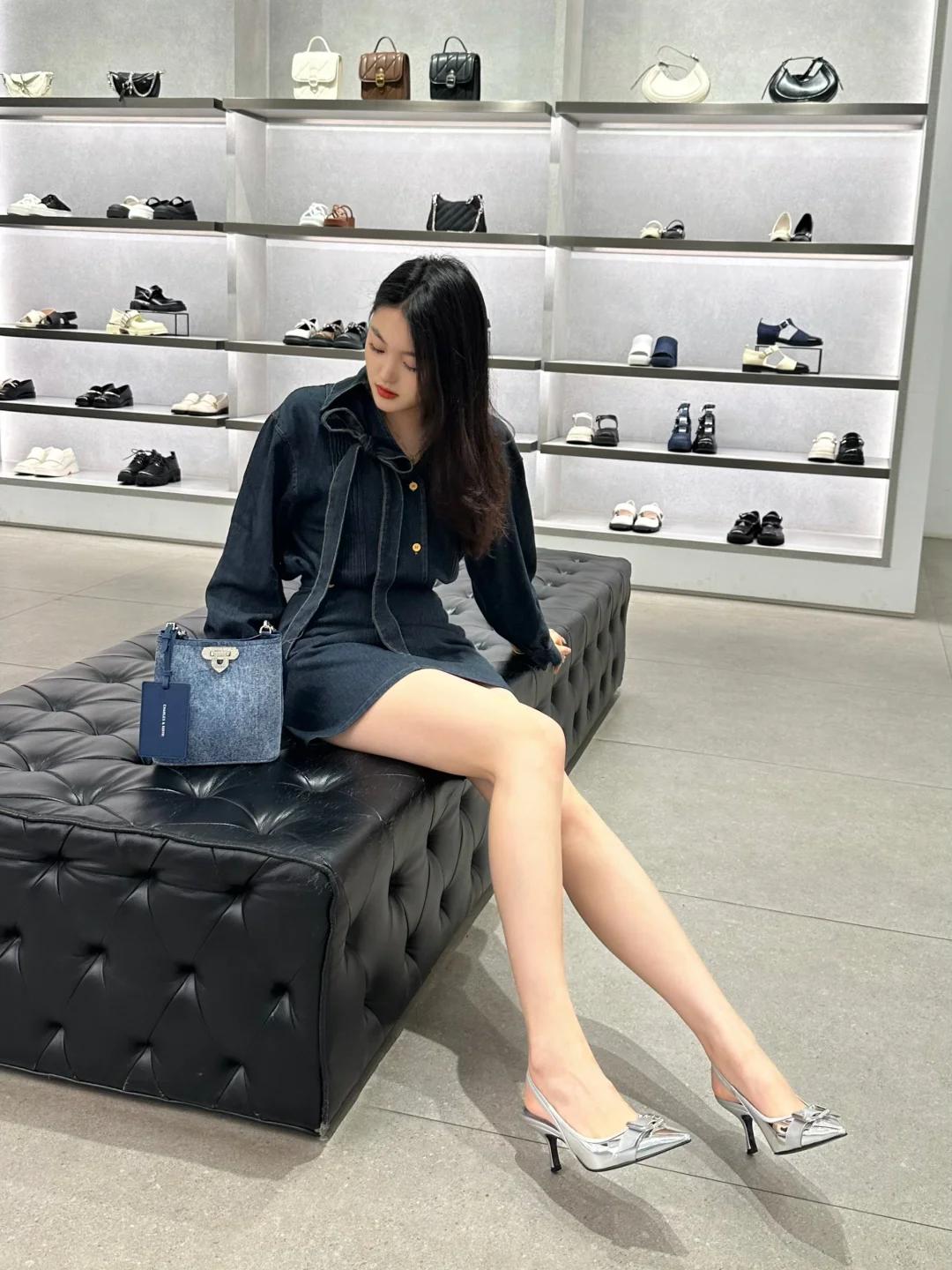 4 đôi giày hot nhất năm 2025: Kết hợp cùng váy sẽ tạo nên visual đầy chất thơ - Ảnh 3.
