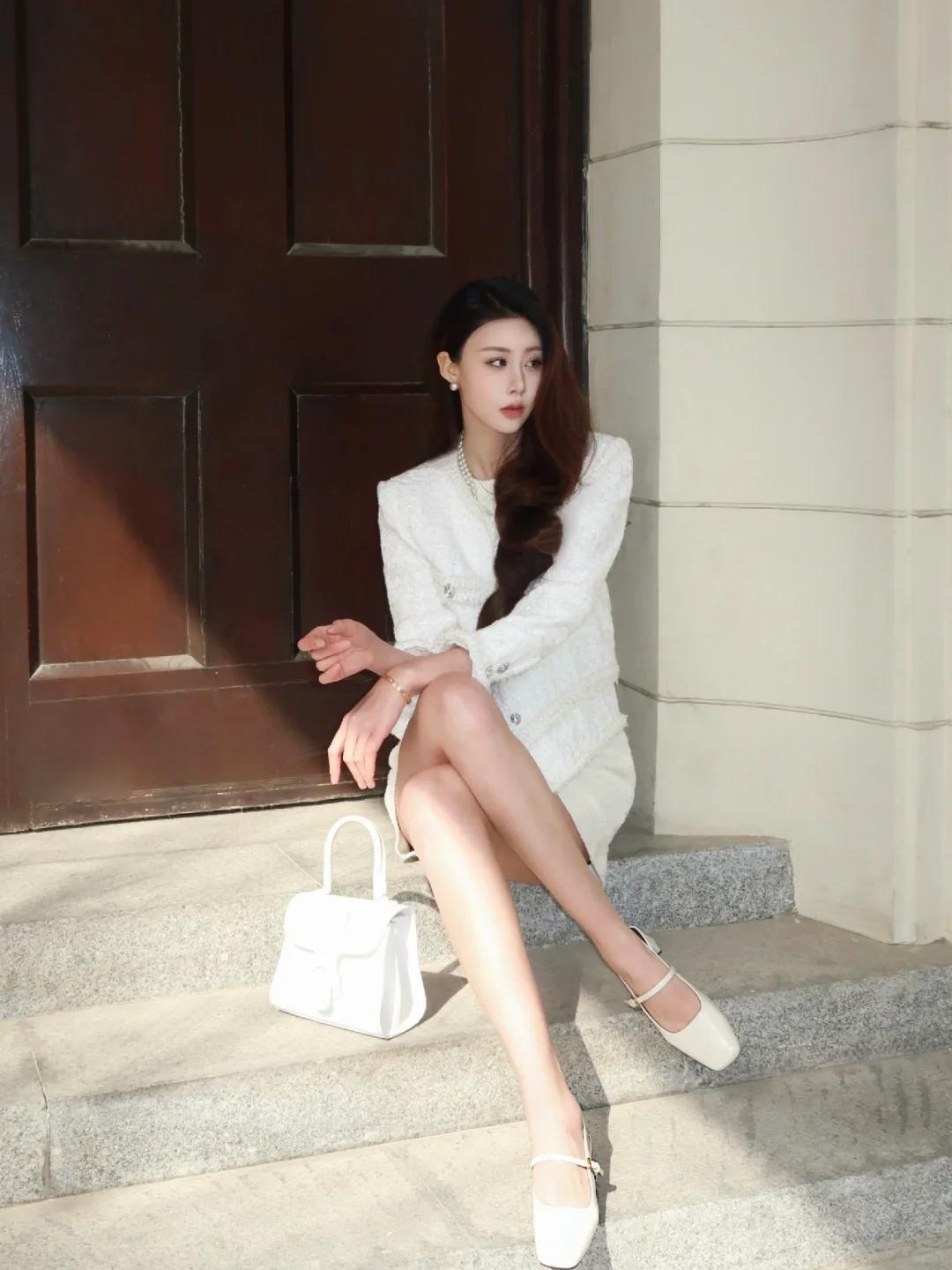 4 đôi giày hot nhất năm 2025: Kết hợp cùng váy sẽ tạo nên visual đầy chất thơ - Ảnh 1.
