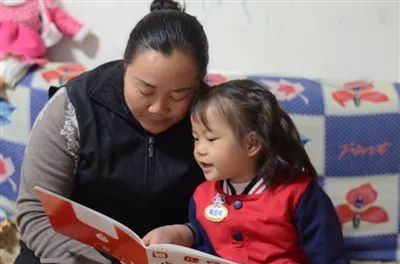 "Bố mẹ con ở tr&ecirc;n thi&ecirc;n đường rồi, con muốn gọi b&agrave; l&agrave; mẹ" - C&acirc;u n&oacute;i của c&ocirc; b&eacute; 4 tuổi khiến người phụ nữ U50 bật kh&oacute;c- Ảnh 4.