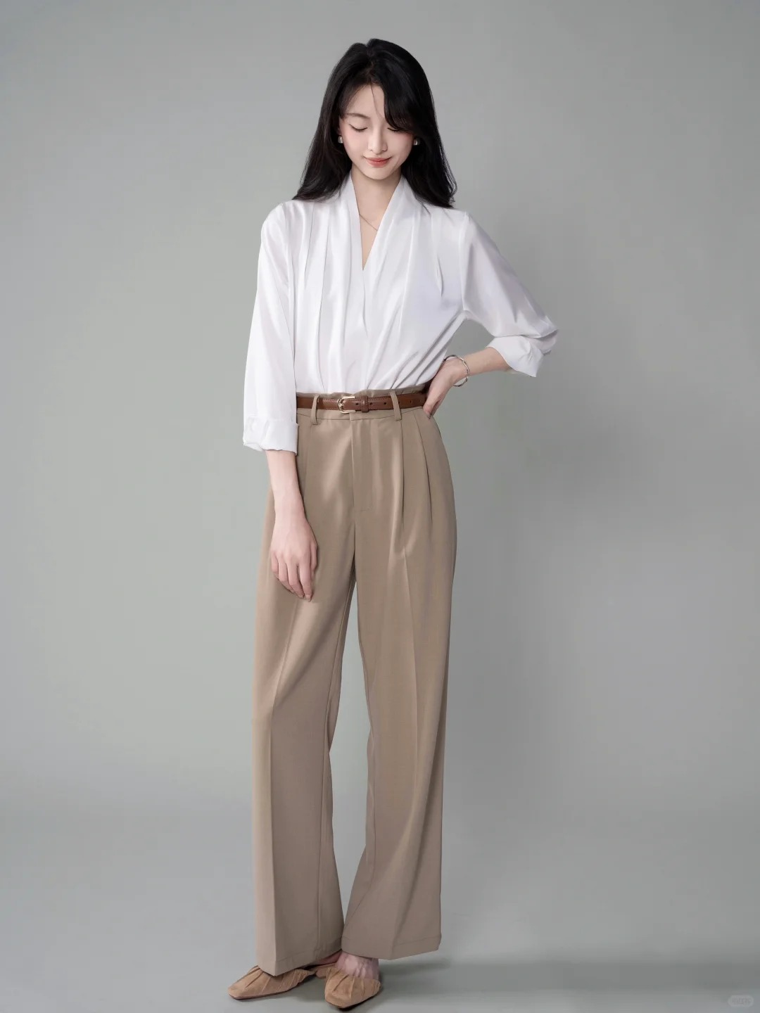 Quần kaki phối màu đơn giản, phong cách thanh lịch, mặc thế nào cũng thời thượng - Ảnh 3.