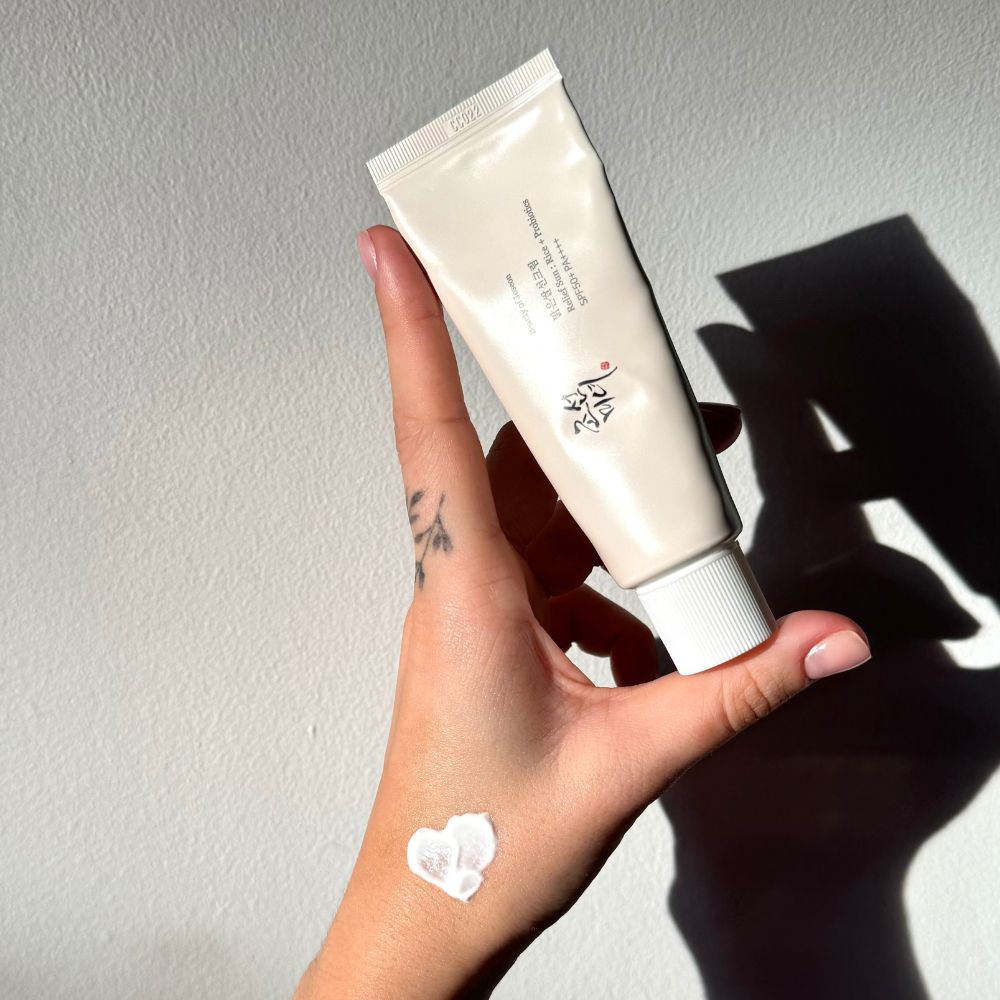 5 lọ kem chống nắng kiềm dầu từ sáng tới tối, khiến bạn muốn bôi không sót ngày nào trong mùa hè - Ảnh 2.