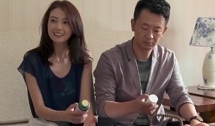 Con dâu vừa về nhà vào đêm muộn, bố chồng U80 liền gõ cửa phòng và nói một điều khó tin - Ảnh 1.