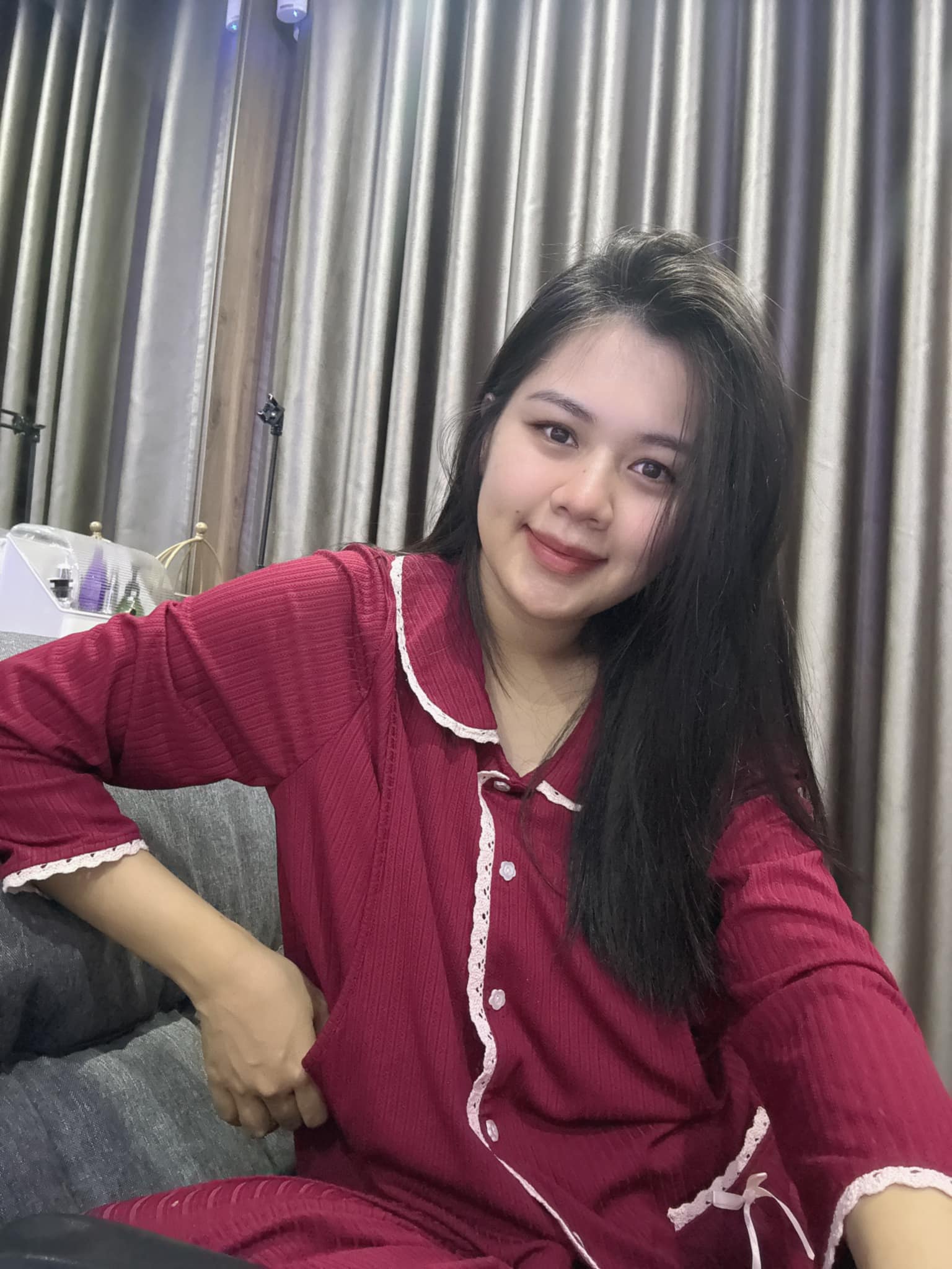 Nàng WAG ở nhà trông con, xem camera bất ngờ thấy một hành động gây Nàng WAG ở nhà trông con, xem camera bất ngờ thấy một hành động gây