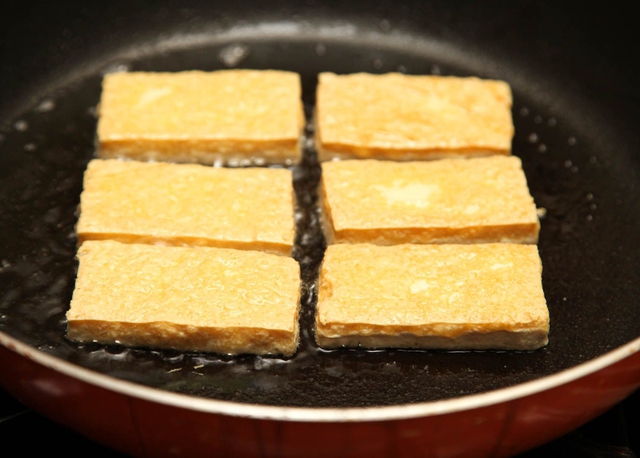 grationseriouseatsseriouseatscomimages20150420140205-fried-tofu-vegan-6-a07b76ad831940e6b92b1f344165a83e-17410009427681451567923-1741045757205-17410457576131914548410.jpg