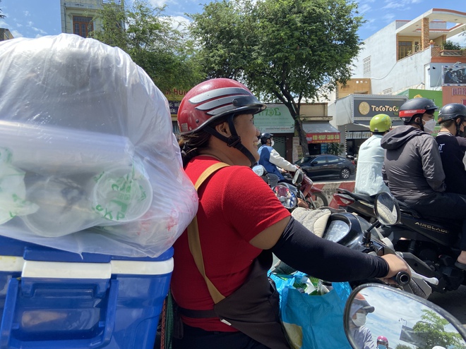 Xe cà phê nhỏ của hai mẹ con và điều kỳ diệu giữa lòng Sài Gòn: &quot;Thôi cứ cho đi, đã cái nư của mình đã&quot; - Ảnh 7.