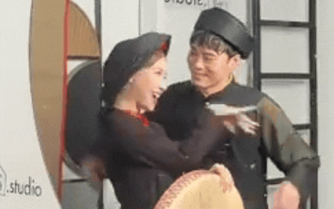 Ho&agrave; Minzy - Văn To&agrave;n bị camera ghi lại h&agrave;nh động lạ, chuyện g&igrave; m&agrave; 700 ngh&igrave;n người tua đi tua lại?- Ảnh 1.