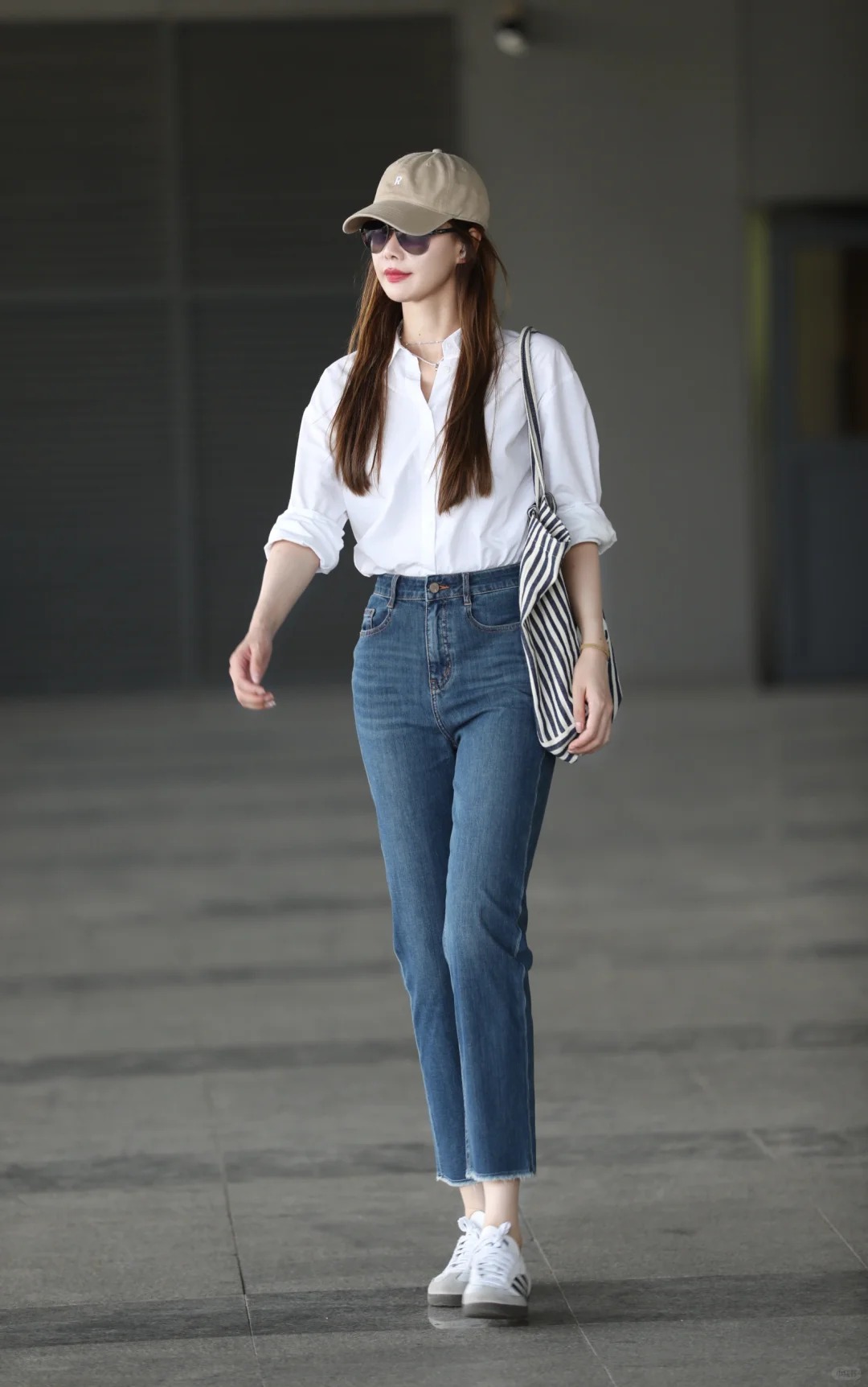 Jean lửng chính là chiếc quần vạn năng, mặc thế này đẹp bùng nổ! - Ảnh 4. Jean lửng chính là chiếc quần vạn năng, mặc thế này đẹp bùng nổ! - Ảnh 4.