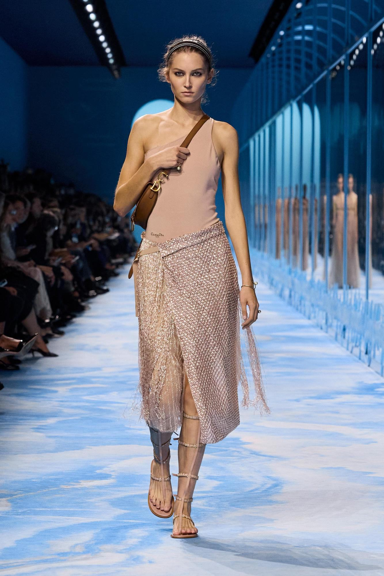 mocha-mousse-dior-spring-summer-2025-runway-fashion-colour-trend-1741058605775357021689-1741073710212-17410737104622097263421.png