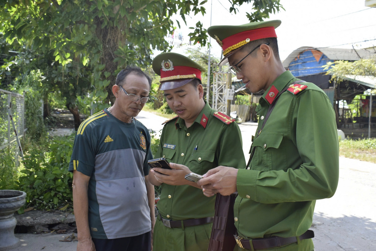 Truy vết người đàn ông lừa hàng chục phụ nữ, chiếm đoạt số tiền cực lớn- Ảnh 1.