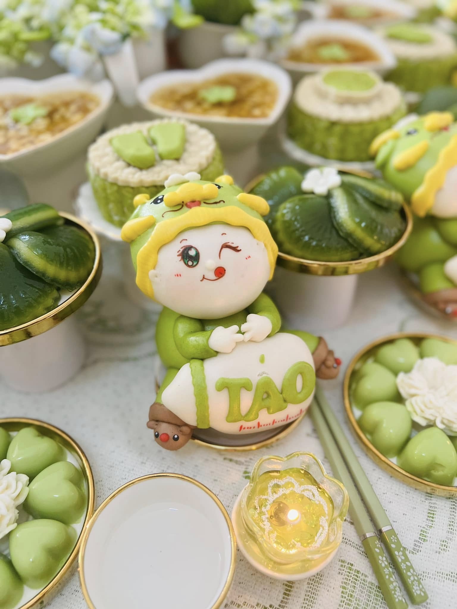 Tự tay decor tiệc đầy tháng xanh lá cho con trai, mẹ bỉm nhận về hơn 1 triệu lượt like, thi nhau hỏi cách làm - Ảnh 2. Tự tay decor tiệc đầy tháng xanh lá cho con trai, mẹ bỉm nhận về hơn 1 triệu lượt like, thi nhau hỏi cách làm - Ảnh 2.